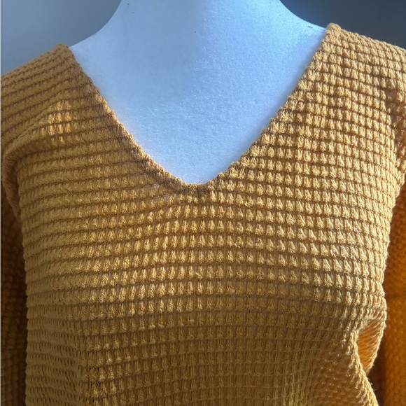 Comfy Open Back Knit Top - Picture 7 of 9